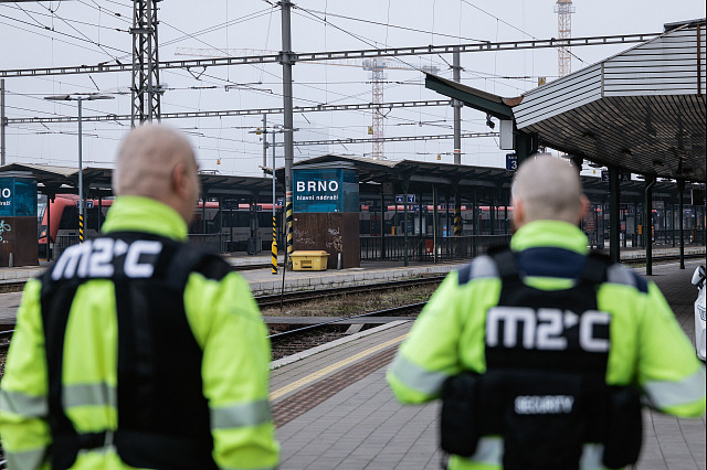 V Brně hlídá bezpečnost na nádraží vedle policie a strážníků i dvojice...