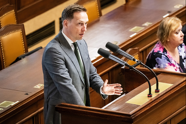 Poslanec hnutí STAN Karel Dvořák hovoří na schůzi Poslanecké sněmovny při...