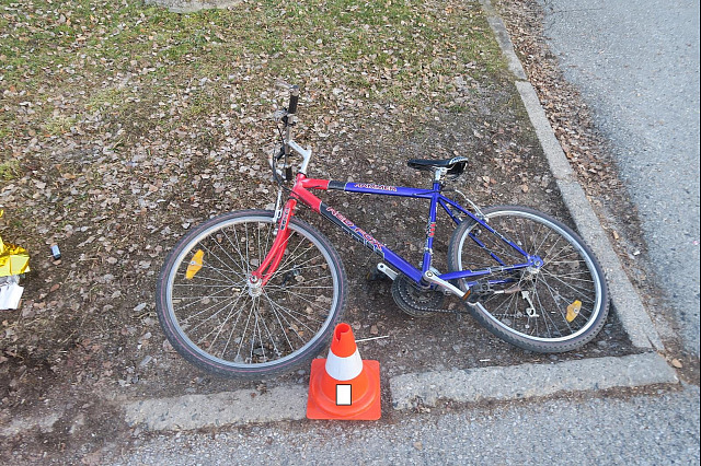 Zraněný cyklista letěl do budějovické nemocnice vrtulníkem.