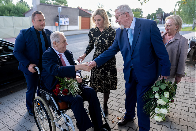 Exprezident Miloš Zeman přišel uctít památku 89. výročí úmrtí prvního...