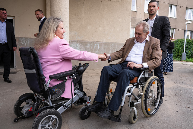 V rodném Kolíně podpořil Miloš Zeman kandidátku ANO do Senátu Andreu...