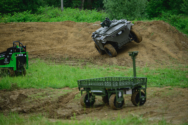 Na armádním polygonu v Lipníku nad Bečvou je robotům nastraženo celkem 13...