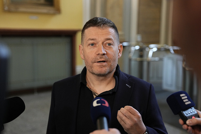 Patrik Nacher (ANO) odpovídá novinářům před zasedáním vlády, která má mimo jiné...