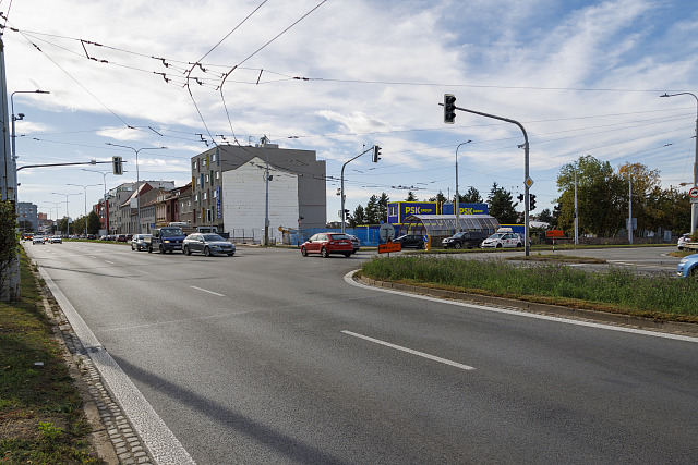Křižovatka u dopravního uzlu Stará osada v Brně, kde kamery hlídají a pokutují...