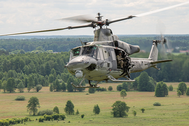 Víceúčelové vrtulníky UH-1Y Venom, které slouží na misi v Polsku. (9. června...