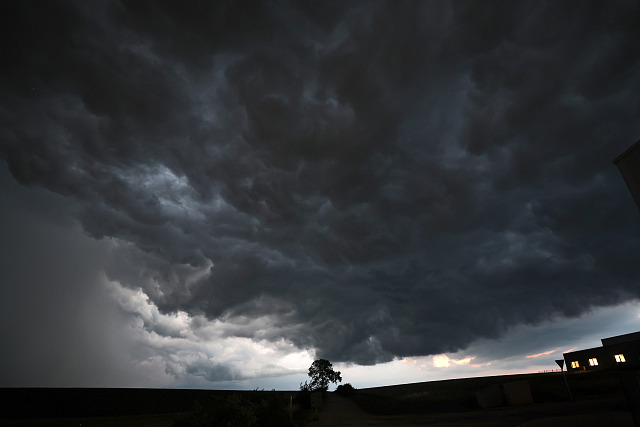 Jihlavu zasáhly bouřky. Objevila se i takzvaná squall line (čára húlav) - pás...