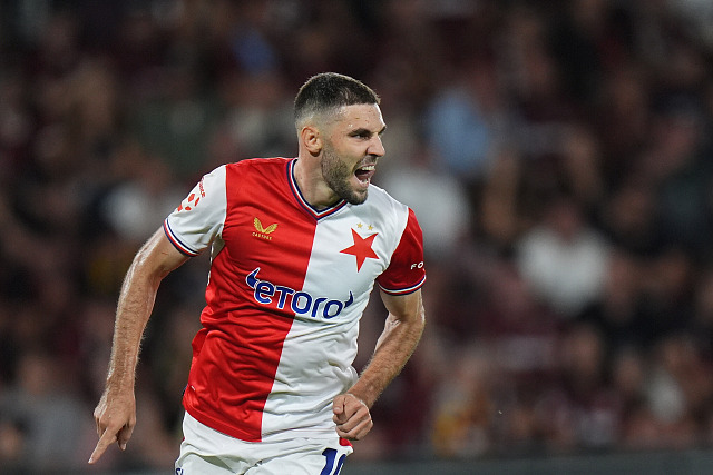 Slávistický útočník Danijel Šturm se raduje ze svého gólu v derby proti Spartě.