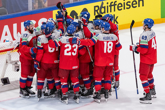 Česká oslava vítězství nad Slovenskem na MS v hokeji 2026 ve Švýcarsku.