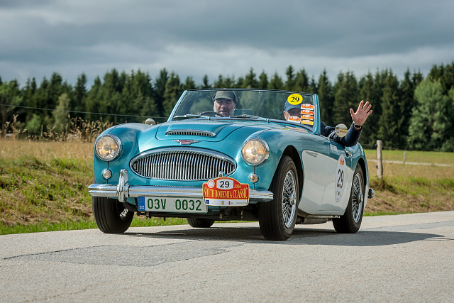 Už 17. ročník setinové rallye historických a klasických automobilů si užili...
