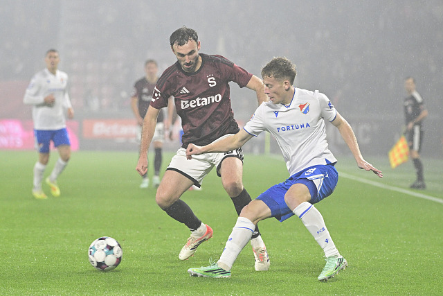 Sparťan Irving dotírá na baníkovce Planku.
