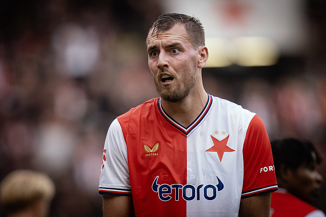 Tomáš Chorý ze Slavie se diví v zápase s Hradcem Králové.