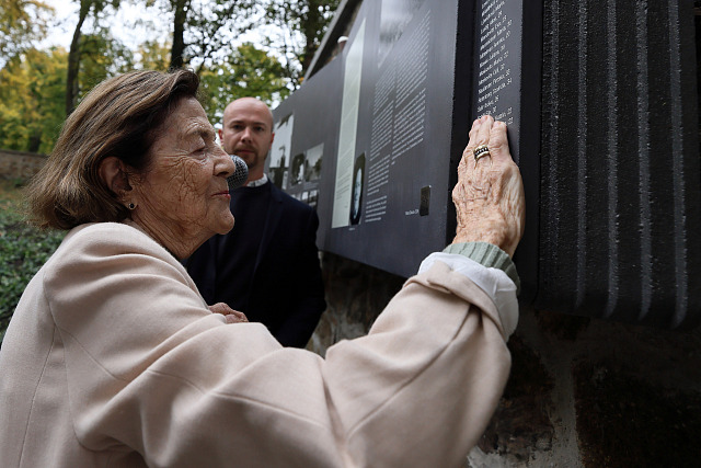 Eva Erbenová hledala na seznamu žen, které zahynuly v koncentračním táboře,...