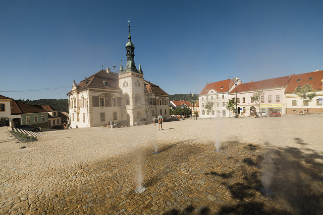 Kompletní proměna náměstí Míru v Tišnově na Brněnsku vyšla na 164 milionů...