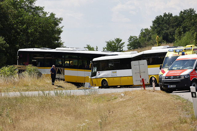 Na Znojemsku se střetly dva autobusy, na místě je 40 zraněných. (18. července...