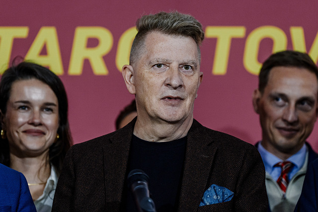 Jiří Padevět ve volebním štábu hnutí STAN během tiskové konference po vyhlášení...