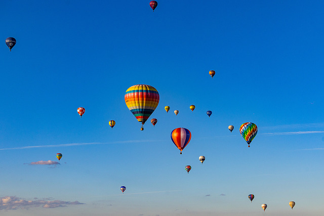Z Hradce Králové vzlétlo na 80 balonů, fiesta je součástí oslav 800 let první...