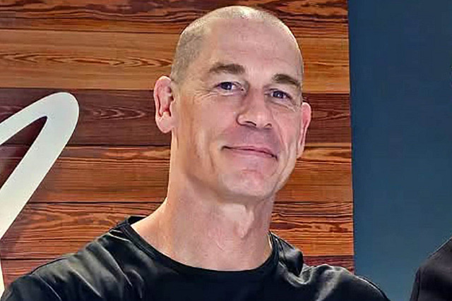 John Cena ukázal 1. července 2026 oholenou hlavu před druhou transplantací...