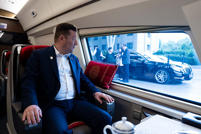 Předseda Sněmovny Tomio Okamura opustil Šanghaj a přesunul se vysokorychlostním...