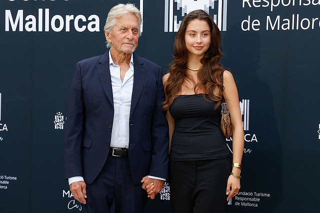 Michael Douglas a jeho dcera Carys Zeta Douglasová v Palma de Mallorca (3....