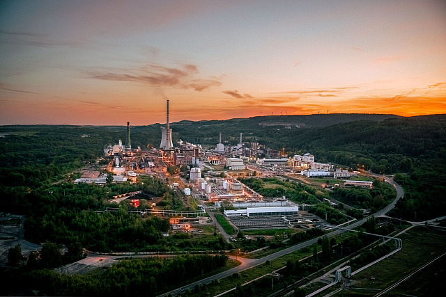 Technologii na recyklaci pneumatik rozjede SUAS Group v areálu ve Vřesové.