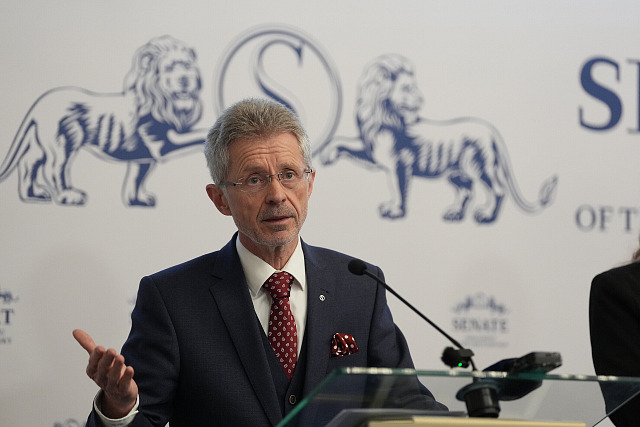 Předseda Senátu Miloš Vystrčil (ODS) na tiskové konferenci (21. dubna 2026)
