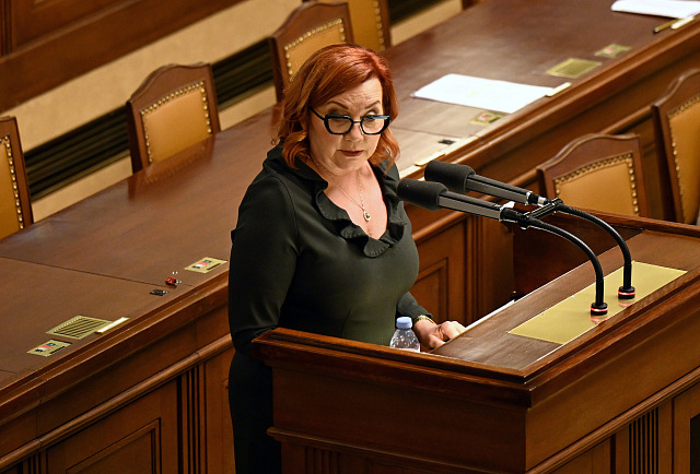 Ministryně financí Alena Schillerová za ANO na schůzi Sněmovny (11. září 2026)