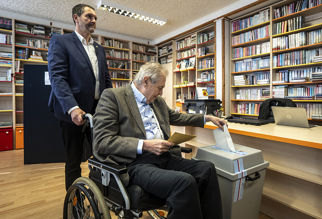 Miloš Zeman volí do komunálních a senátních voleb v Lánech. (9. září 2026)