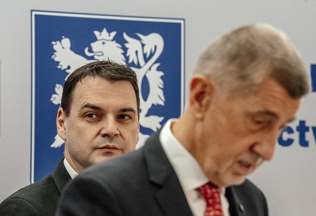 Česká delegace před odletem na summit NATO. (7. července 2026)