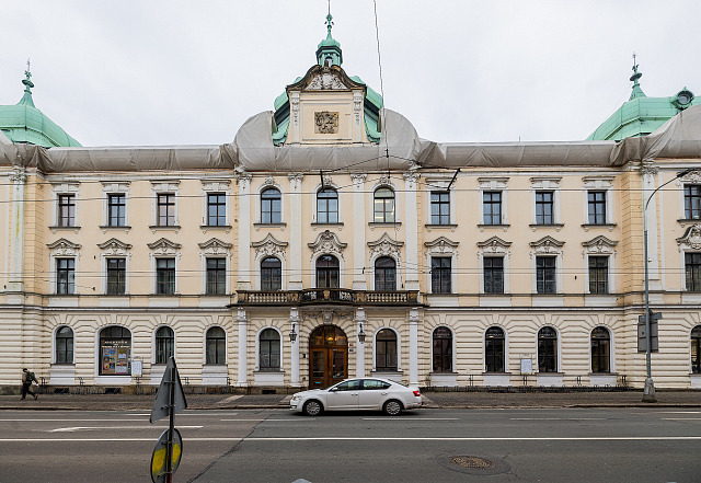 Hradecké Adalbertinum je v havarijním stavu, do budovy zatéká.