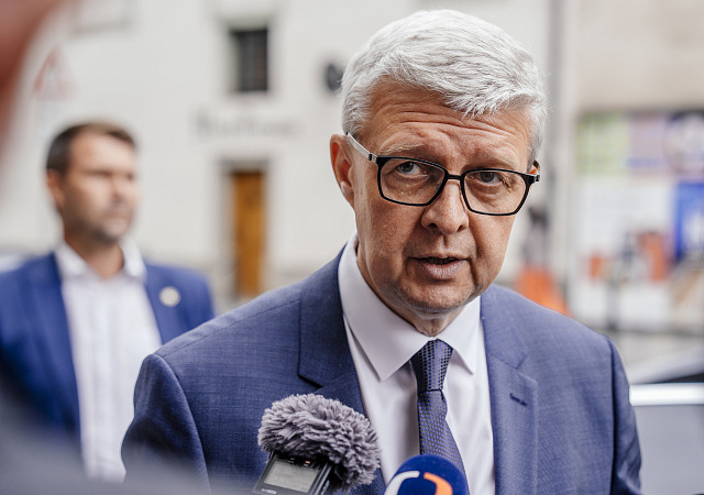 Vicepremiér Karel Havlíček přijel na jednání s ministryní financí Alenou...
