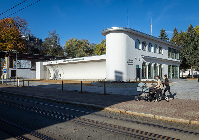 Původní budova legendárního Casina z roku 1946 musela kvůli dřevomorce k zemi....