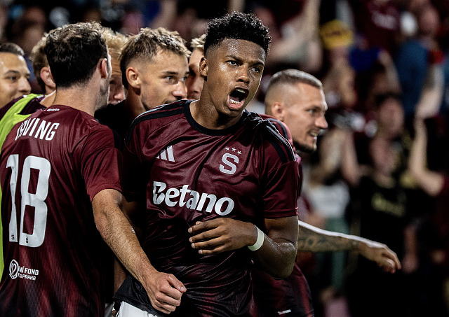 John Mercado vítěznou trefou proti Lyonu rozbouřil Letnou.