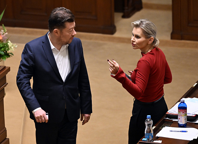Předseda Sněmovny Tomio Okamura z SPD a šéfka poslanců ANO Taťána Malá na...