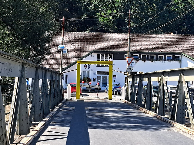 Most přes Sázavu v Kamenném Přívozu před rekonstrukcí. (léto 2026)