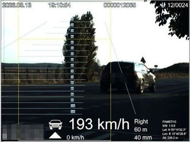 Radar ukázal, že audi u Obědovic jelo skoro 200 km/h.