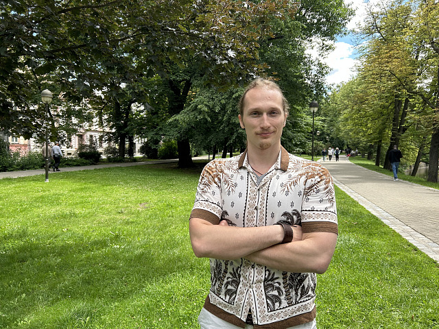 František Vejmělka se dostal na Novou Guineu při studiu na Přírodovědecké...