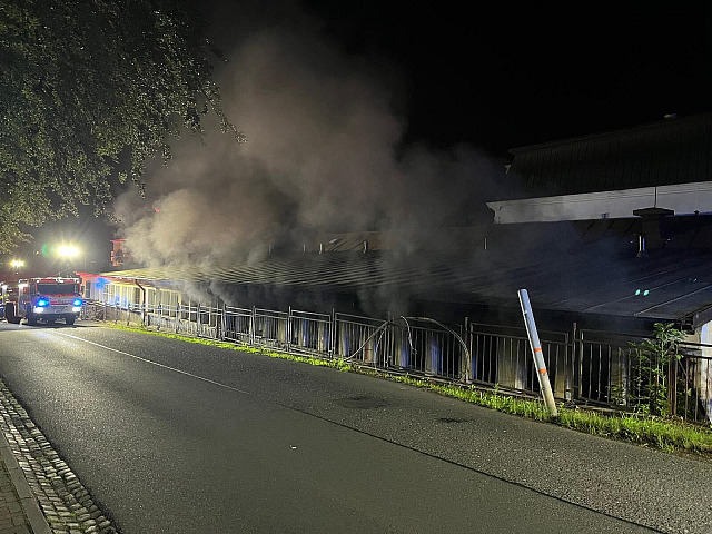Požár vypukl v externí budově hotelu v Mariánských Lázních. Pokoje s hosty oheň...
