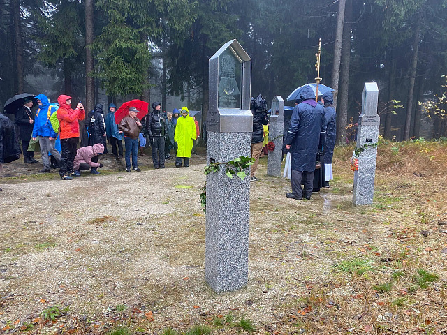 V Příchovicích na pomezí Krkonoš a Jizerských hor slavnostně otevřeli Křížovou...