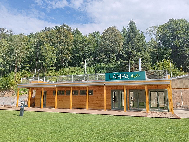 Na právě dokončeném koupališti v Novém Městě nad Metují otvírá bistro Lampa....