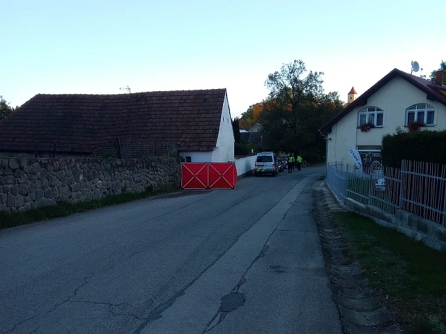 Muž pravděpodobně sjížděl na skateboardu po silnici od obce Miloňovice do...
