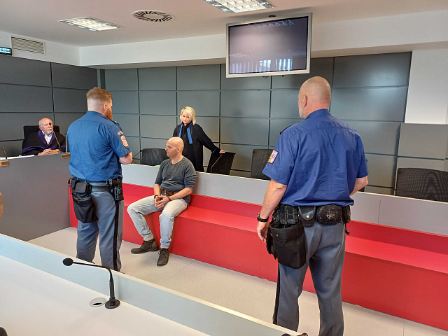 Krajský soud v Olomouci soudí Patrika Cigoše za loňskou brutální vraždu ženy v...