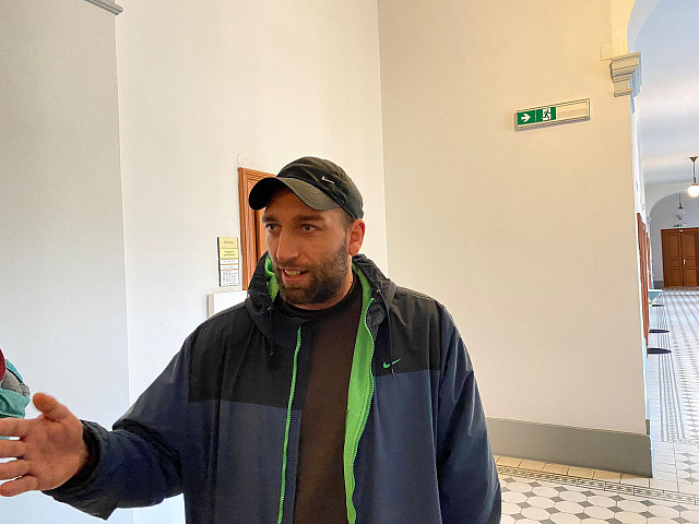 Tomáš Čermák u Krajského soudu v Plzni (27. března 2023)