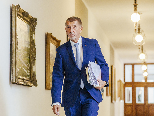 Premiér Andrej Babiš přichází na jednání vlády, která má na programu schválení...