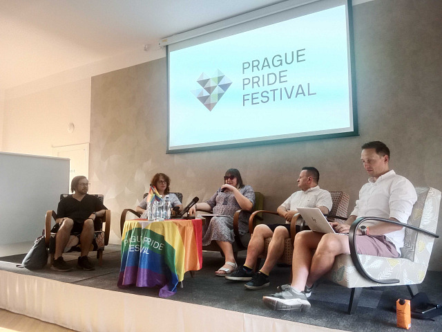 Rok po změně – nové podmínky tranzice v ČR, debata v rámci Prague Pride -...