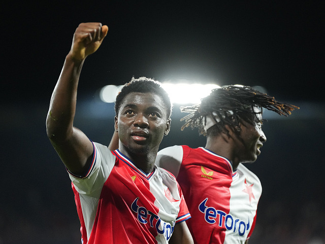 Slávistický křídelník Emmanuel Ayaosi se raduje ze svého gólu v derby proti...