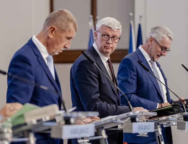Premiér Andrej Babiš, ministr průmyslu Karel Havlíček a ministr vnitra Lubomír...