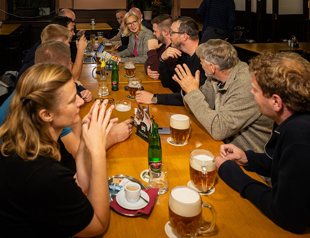 V hradecké hospodě U Rudolfa se potkali vítězové voleb z primátorčina HDK s...