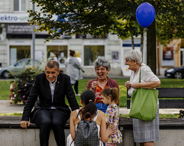 V Lovosicích se premiér Andrej Babiš na kampani ANO bavil. (1. října 2026)