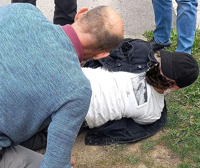 Kurýra, který převážel peníze falešnému bankéři, policisté zadrželi. Vyklubal...