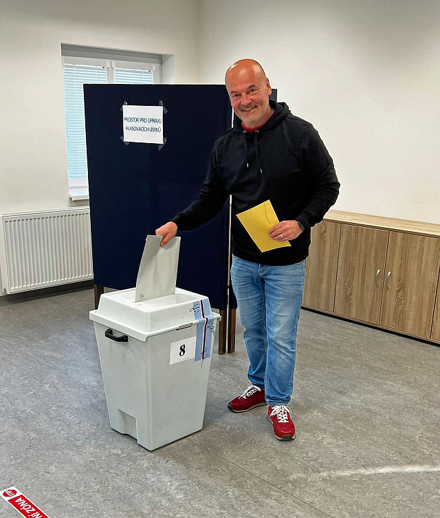Volby v roce 2022 byly pro Karla Kasáčka úspěšné, stal se radním. Teď však na...